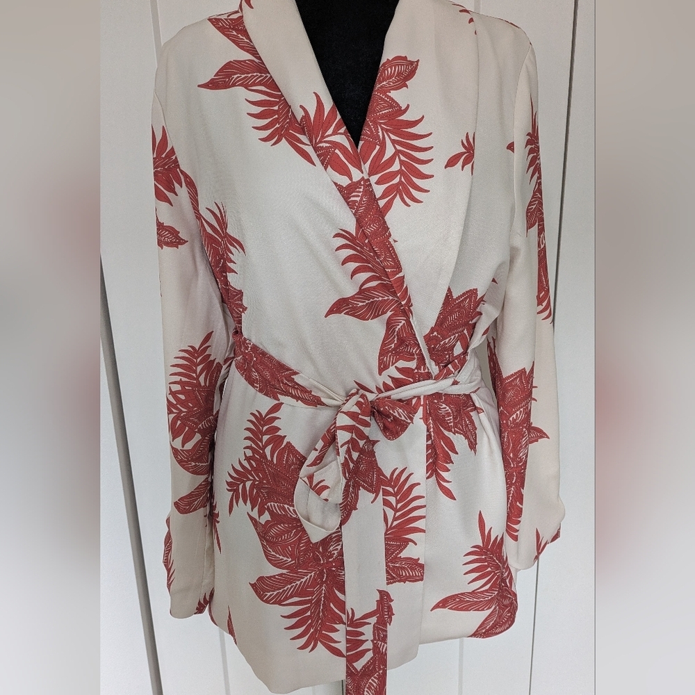 Fashion Nova New Tropical Red and White Wrap Blazer, Size 1x - Picture 4 of 6